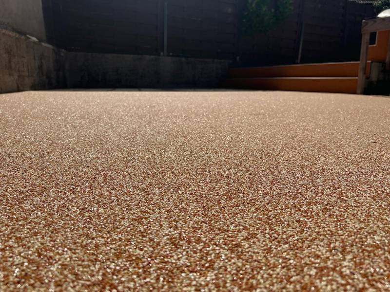 Pose d'une moquette de marbre pour terrasse et contour de piscine à Montalieu-Vercieu