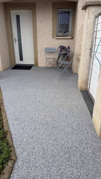 pose de moquette marbre de finition gris bleuté dans l'Ain