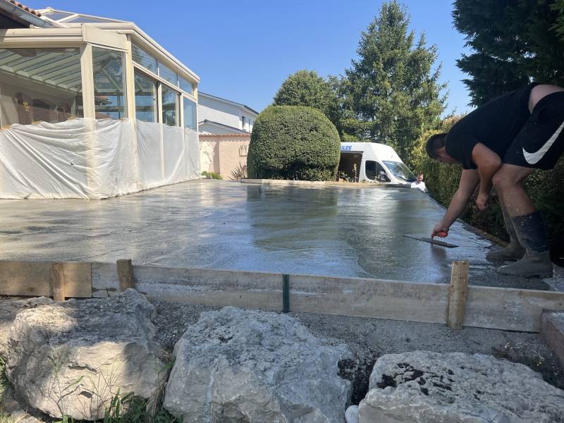 Réalisation d'une dalle béton de 75 m2 à Colombier Saugnieu proche de Lyon