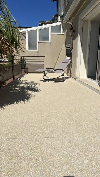 Pose d'un revêtement en EPDM pour un escalier et une terrasse de 70m2 à Duerne dans le Rhône