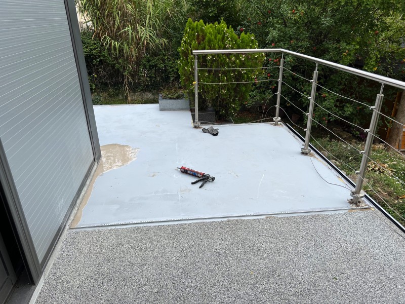 Refaire l'étanchéité de ma terrasse à Saint Vulbas par la pose d'une résine extérieure